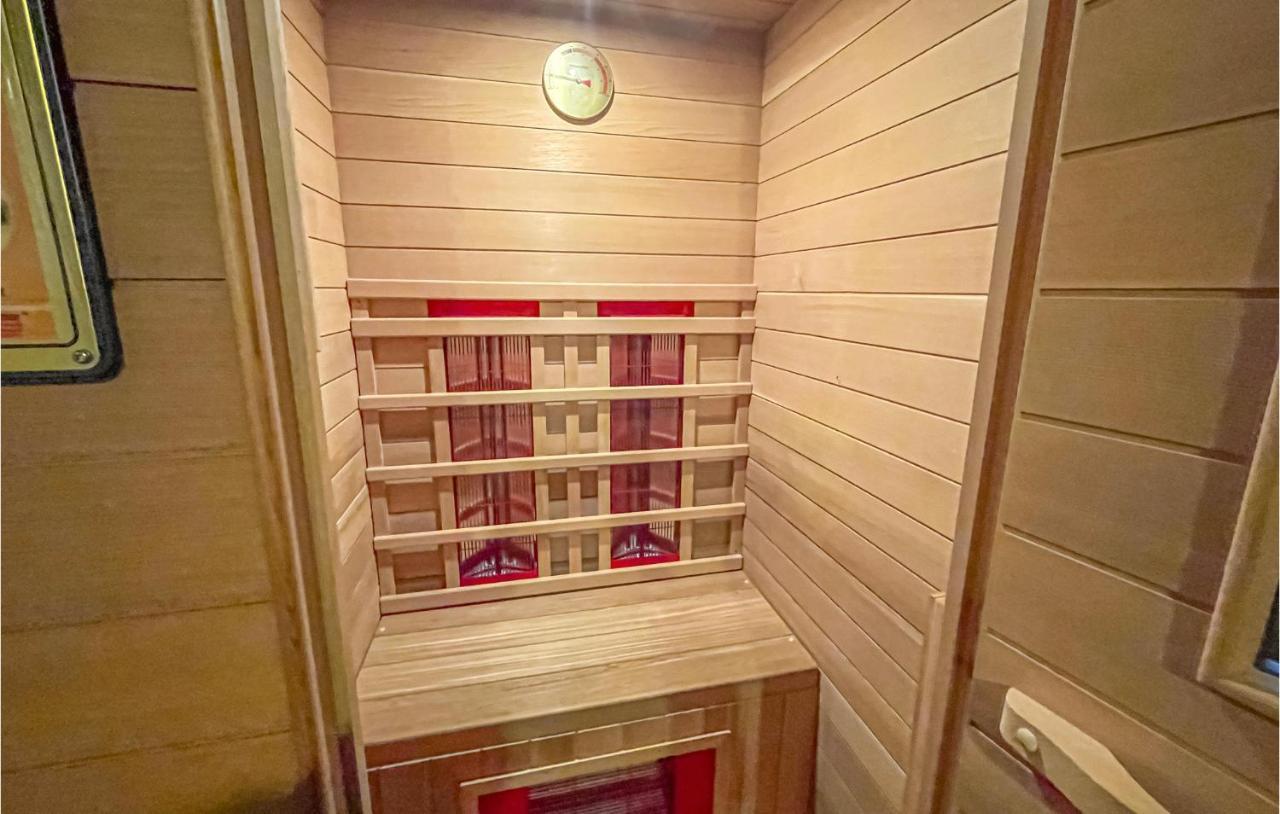 Awesome Home In Emst With Kitchen Екстериор снимка